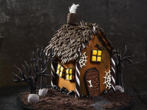 picture of a haunted house made out of cookies