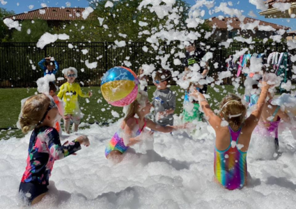 Summer Reading Finale: BubbleManiacs  on the Library Lawn