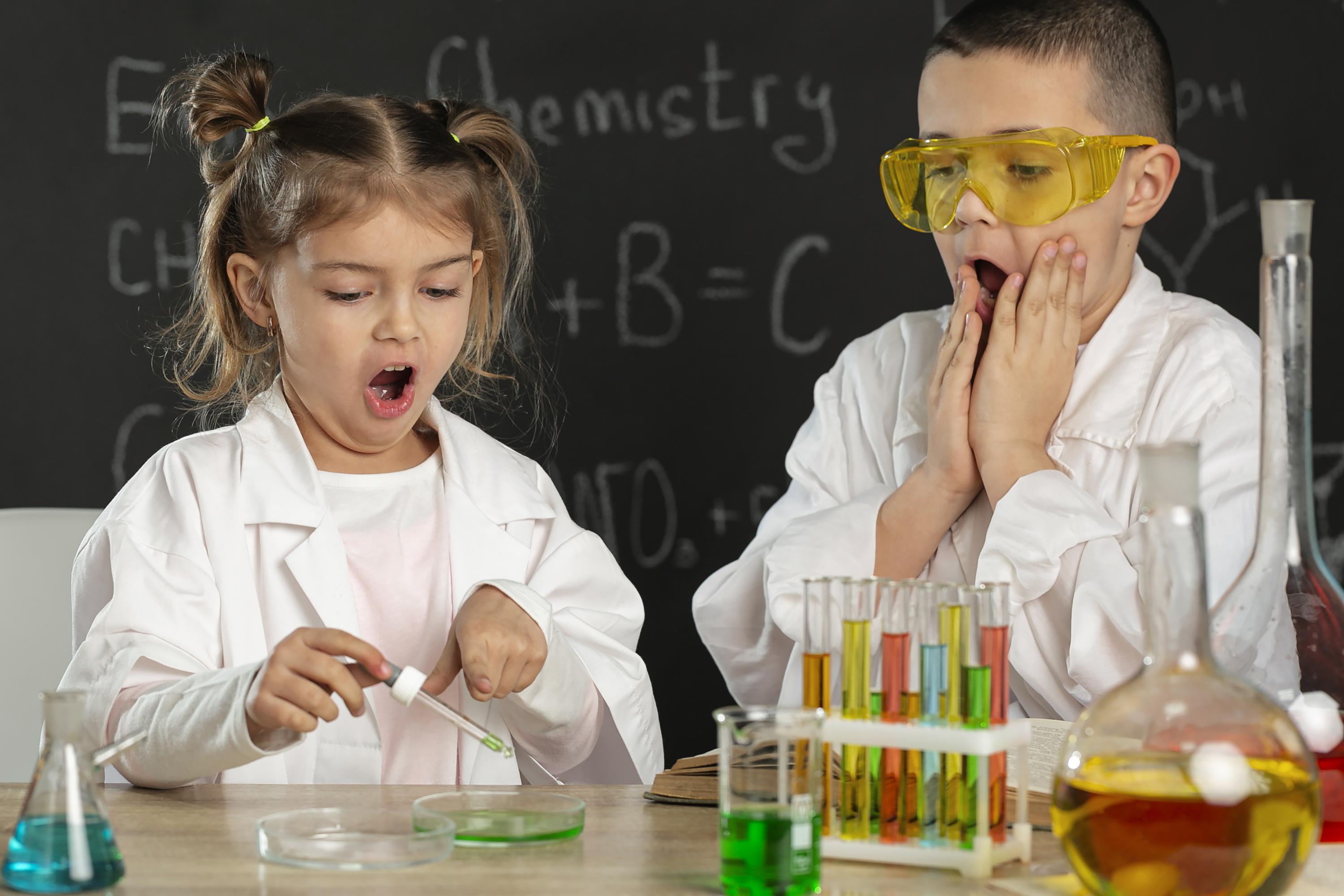 2 children doing experiments in a laboratory