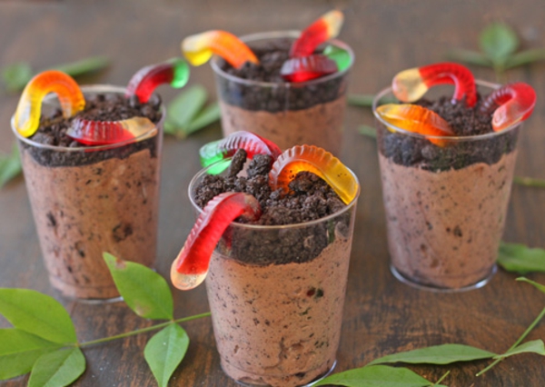 4 pudding cups with brownie and gummy worms