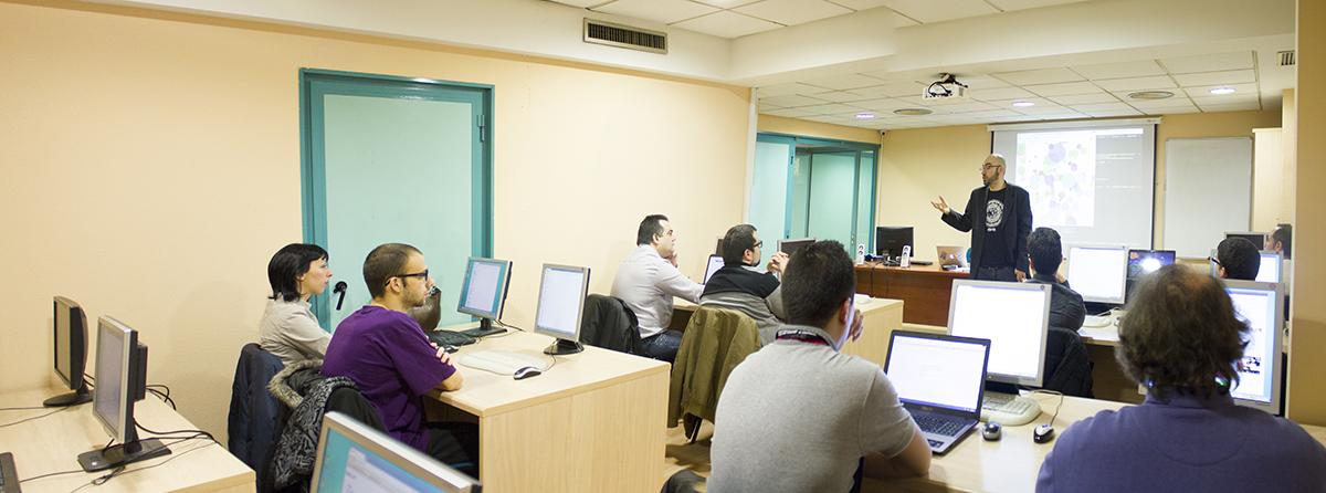 Lecturer teaching a class in the computer lab