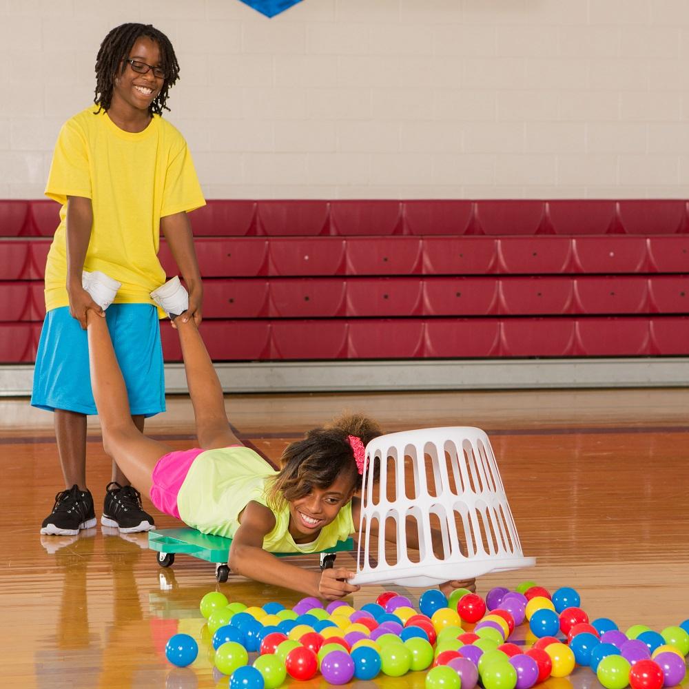 two kids playing the hungry humans game